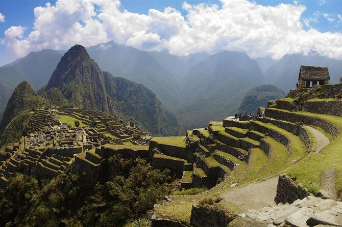 02-days-machu-picchu-relaxing-by-train-01-night-hotel