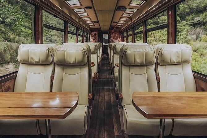 02-days-machu-picchu-relaxing-by-train-01-night-hotel