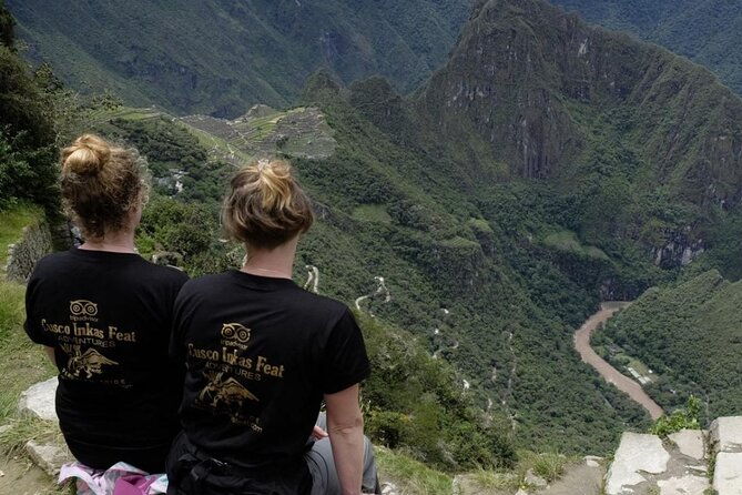 02-days-machu-picchu-relaxing-by-train-01-night-hotel