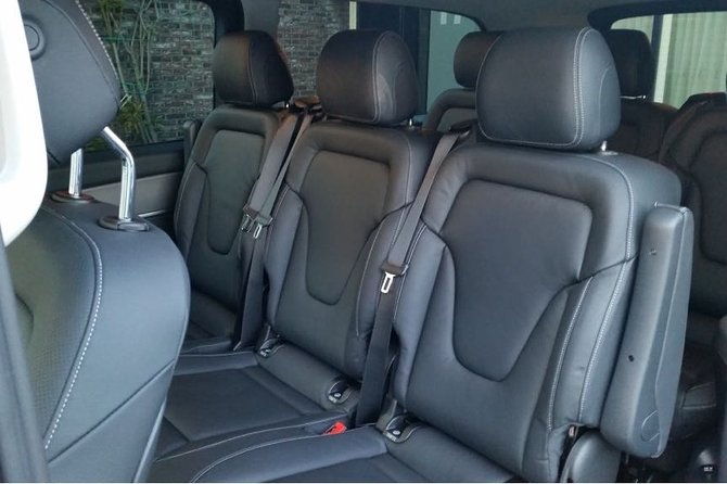 1-15pers-taxi-bus-transfer-amsterdam-airport-to-rotterdam-airport