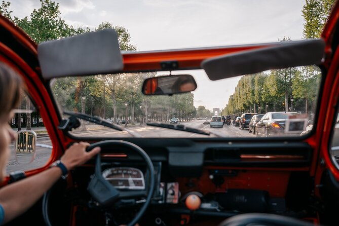 1-5-hour-private-tour-in-paris-in-a-classic-citroen
