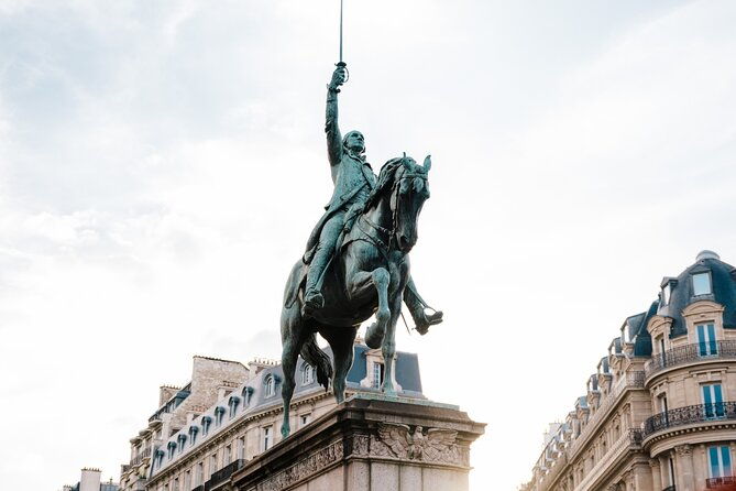 1-5-hour-private-tour-in-paris-in-a-classic-citroen