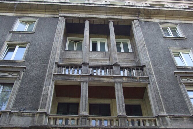 1-5h-crazy-guides-communism-tour-of-nowa-huta-in-classic-car