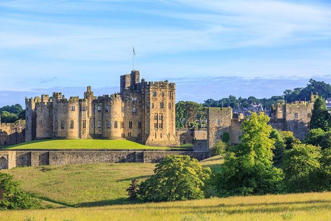 1-day-alnwick-castle-holy-island-scottish-borders