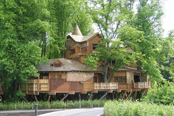 1-day-alnwick-castle-holy-island-scottish-borders