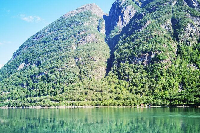 1-day-flexible-hardangerfjord-and-voringsfossen-tour-from-bergen