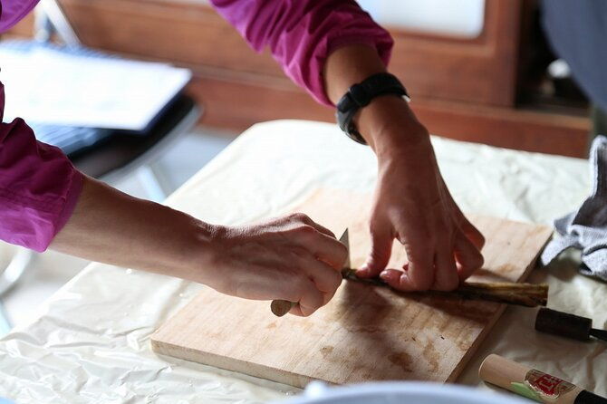 1-day-japanese-washi-paper-craftsman-course-in-kochi
