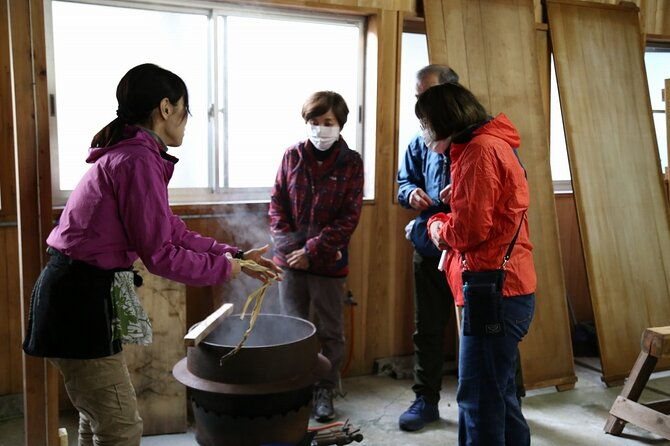 1-day-japanese-washi-paper-craftsman-course-in-kochi