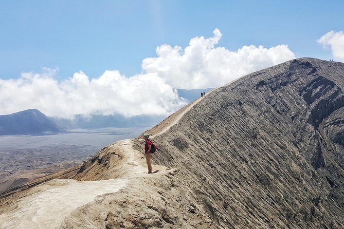 1 Day - Mount Bromo (5 spots) and Madakaripura waterfall // 23.00 - 18.00 - Discovering Mount Bromo: A Volcanic Wonder