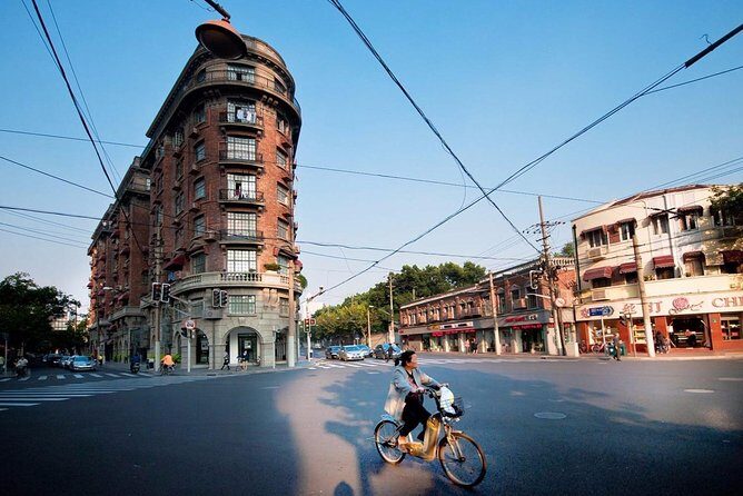 1 Day Shanghai City Private Tour + Zhujiajiao Water Town - Comfort and Convenience