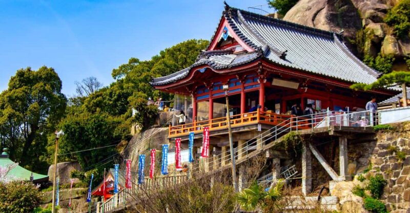 1-day-tour-onomichi-temples-saijo-sake-tasting