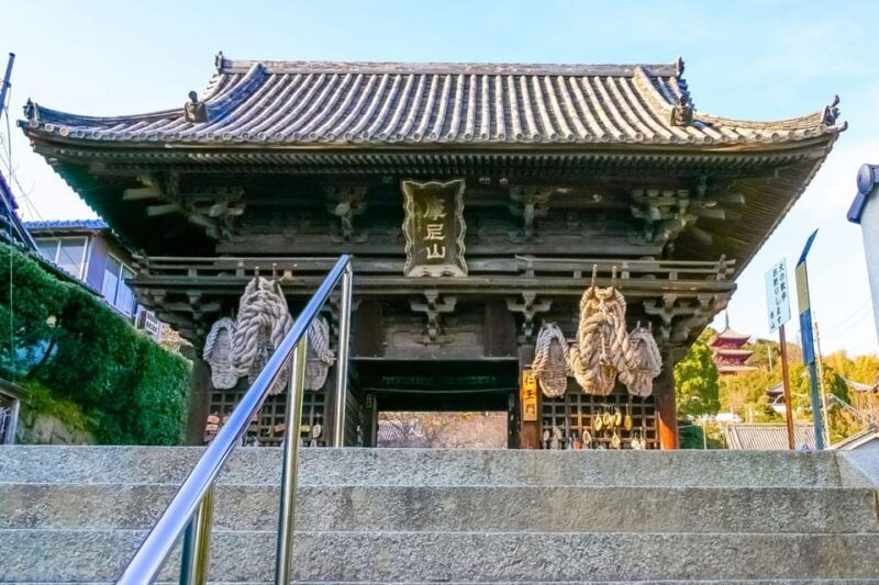 1-day-tour-onomichi-temples-saijo-sake-tasting