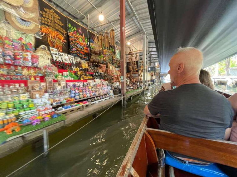 1-day-trip-floating-market-railway-market-by-toyota-camry-2