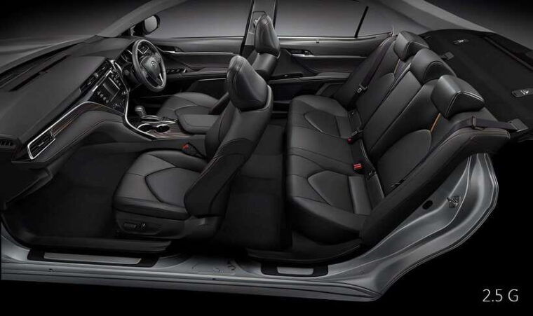1-day-trip-floating-market-railway-market-by-toyota-camry