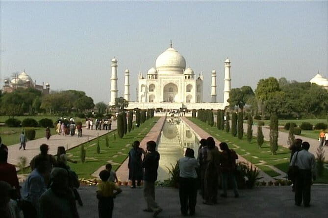 1-Day Trip to The Taj Mahal and Agra from Pune with Both side Commercial Flights - Key Points