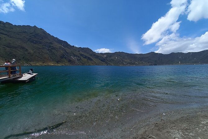 1-day-walking-down-to-quilotoa-lagoon