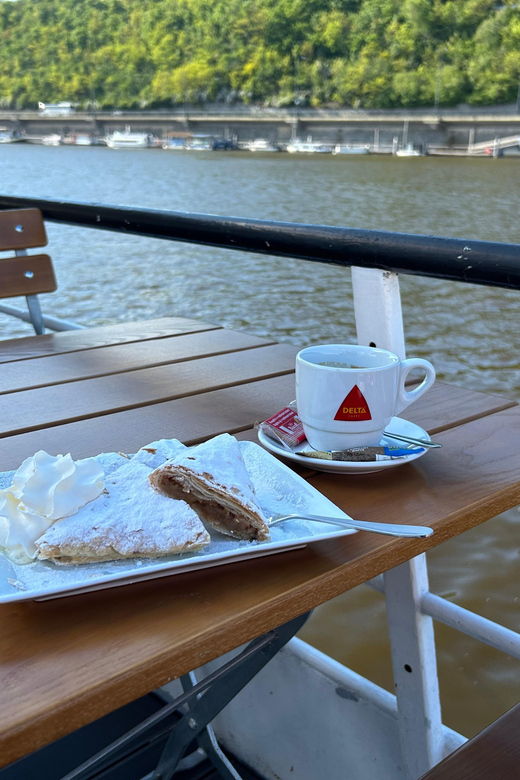 1-hour-boat-cruise-with-fragrant-coffee-and-homemade-strudel