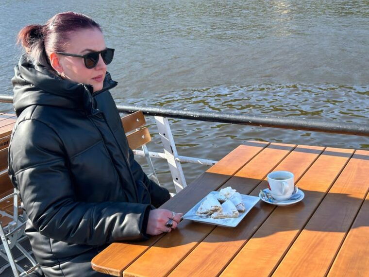 1-hour-boat-cruise-with-fragrant-coffee-and-homemade-strudel