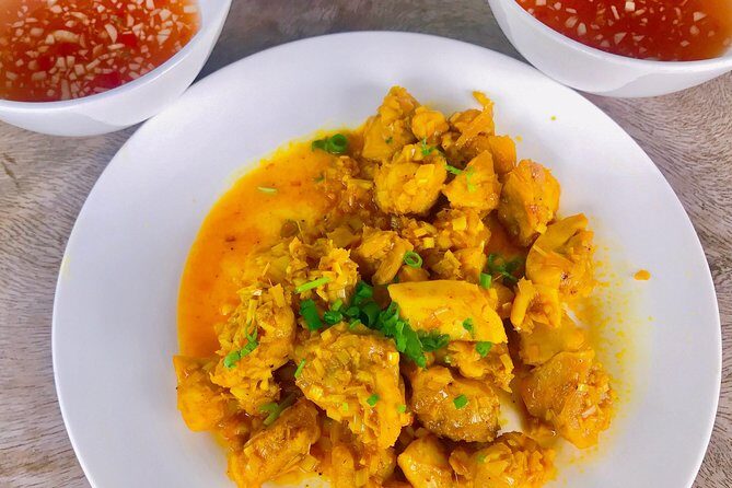 1-hour cyclo trip combined Vietnamese family meal - Practical Details and Tips