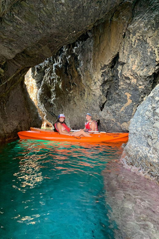1-hour-double-kayak-rental-2-guests