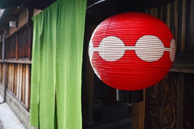 1 Hour Geisha Meeting and Show in Kyoto - The Role of Guides and Translators