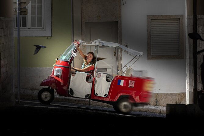 1-hour-in-tuk-tuk-to-access-the-famous-viewpoints-of-lisbon