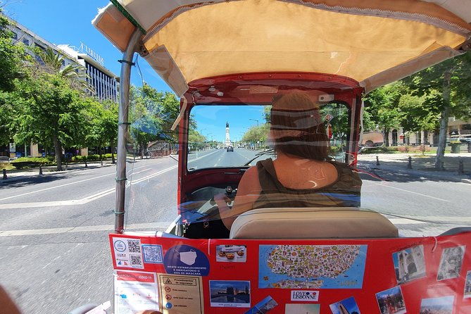 1-hour-in-tuk-tuk-to-access-the-famous-viewpoints-of-lisbon