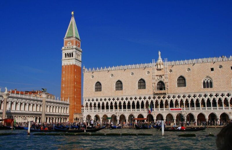 1-hour-motor-boat-ride-on-grand-canal