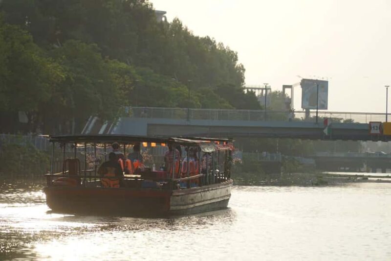 1 hour Nhieu Loc boat tour experience: A historic canal - Key Points