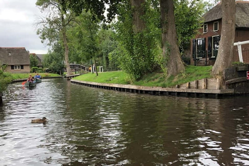 1 Hour Private open boat tour with local captain - Why Choose This Giethoorn Boat Tour?