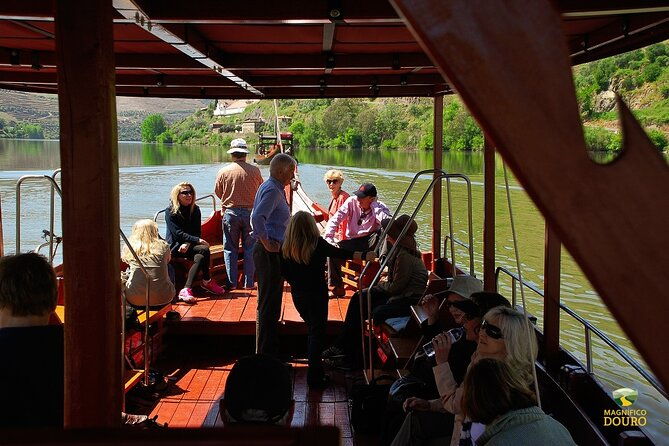 1-hour-rabelo-boat-trip-in-pinhao
