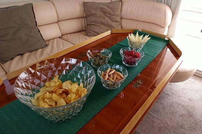 1-hour-sail-spanish-lunch-or-dinner-for-2-people-in-a-luxury-motor-boat