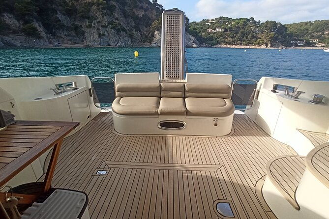 1-hour-sail-spanish-lunch-or-dinner-for-2-people-in-a-luxury-motor-boat