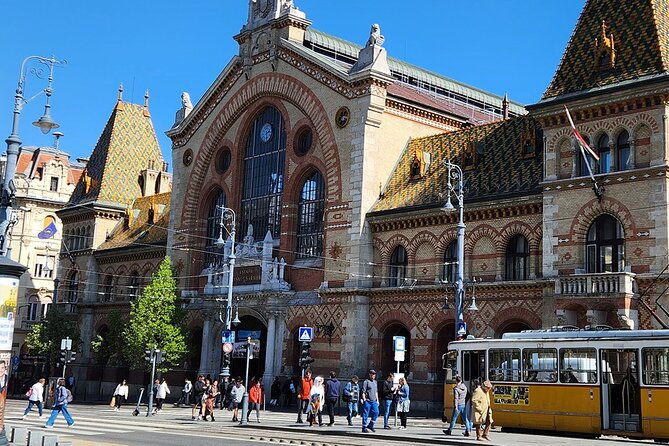1-hour-sightseeing-cruise-in-budapest-2