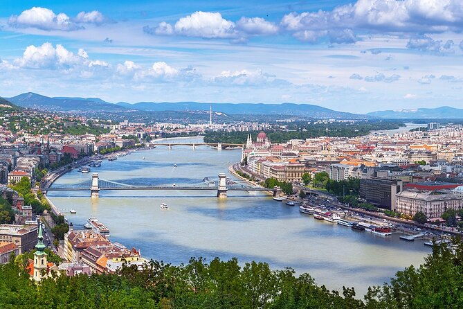 1-hour-sightseeing-cruise-in-budapest