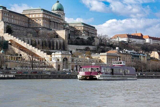 1-hour-sightseeing-cruise-in-budapest