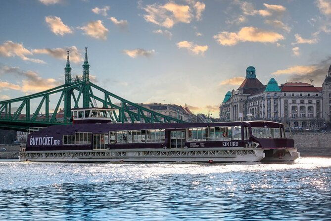 1-hour-sightseeing-cruise-in-budapest
