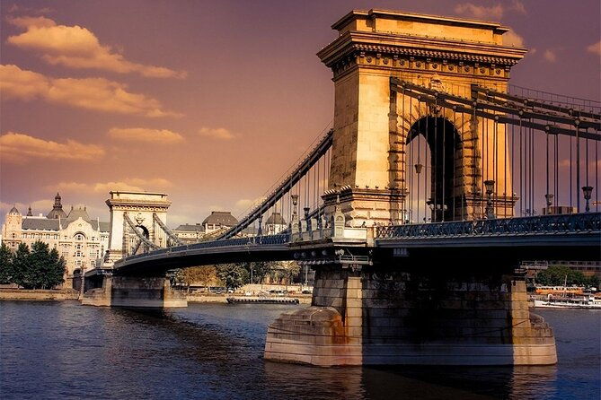 1-hour-sightseeing-cruise-in-budapest
