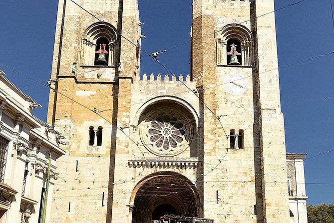 1-hr-city-tuk-tuk-electric-car-tour-of-lisbon