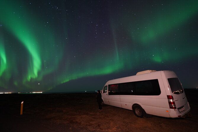 1-northern-lights-tour-in-iceland-from-reykjavik-with-pro-photos