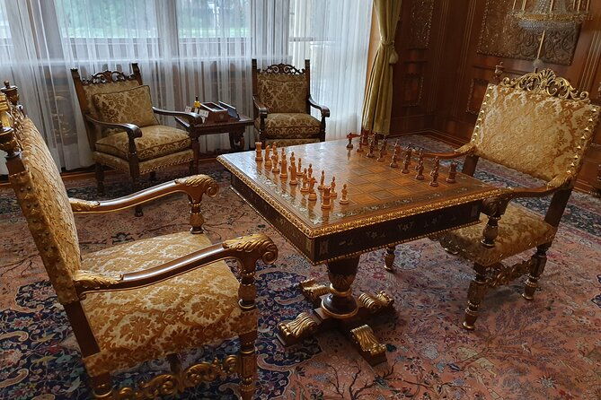 10-h-ceausescu-communism-private-tour-in-bucharest-plus-draculas-grave