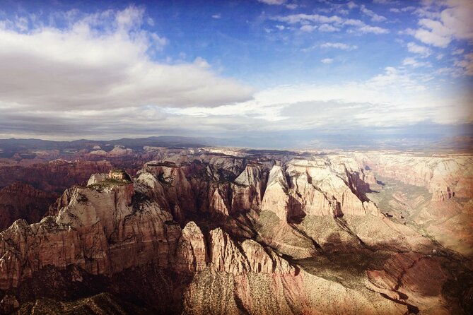 100-mile-zion-national-park-panoramic-helicopter-flight-2