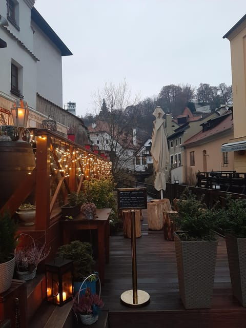 1000-years-of-history-evening-walking-foodie-tour