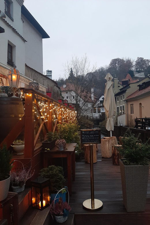 1000-years-of-history-evening-walking-foodie-tour