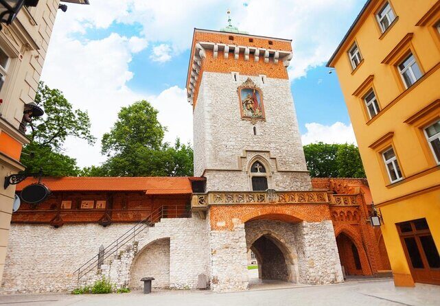 120 min Old Town Segway Tour in Krakow - Discover Krakow on a 120-Minute Old Town Segway Tour