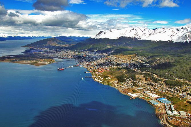 15-flight-ushuaia-and-emerald-lagoon-helicopter-overflight