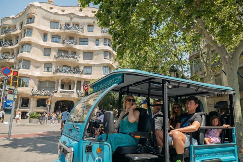 1,5-Hour Barcelona City & Beach Private Tuk-Tuk Tour - Key Points