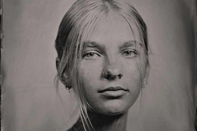 19th-century-metal-portrait-an-unique-experience-porto-portugal-2