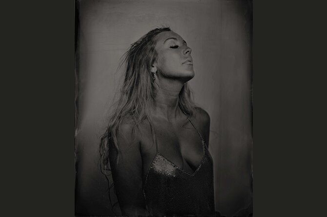 19th-century-metal-portrait-an-unique-experience-porto-portugal-2