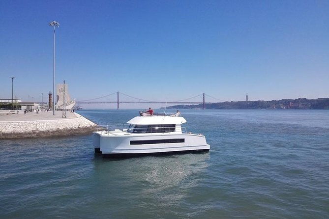 1h-power-catamaran-up-to-18-people-in-lisbon-2